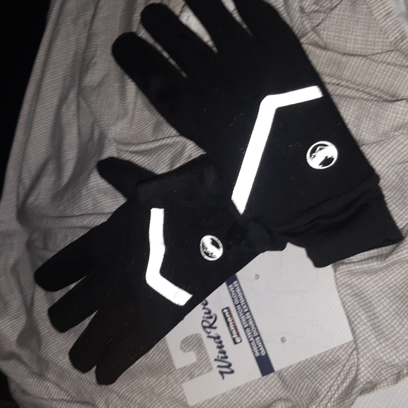 Gloves - Picture 1 of 2